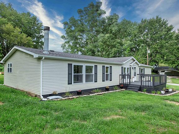 3rd image of 1264 W County Road 50 S