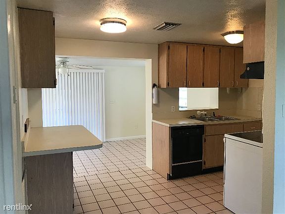 4th image of 905 S 24th St