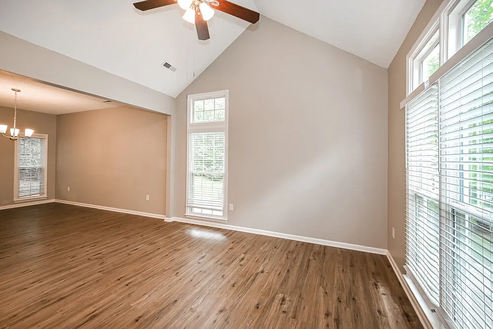 4 bed, 2.5 bath, 2449 sqft, $2,345 — Photo 4