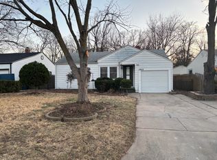 2955 E Glen Oaks Dr, Wichita, KS 67216