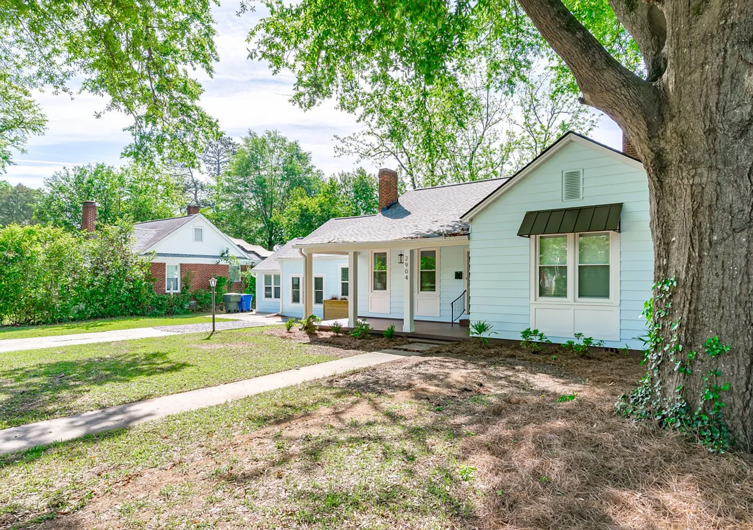 Pre-Leasing For School Year 2027-2028 Spacious And Homey Home In The Heart Of Rosewood — Photo 2