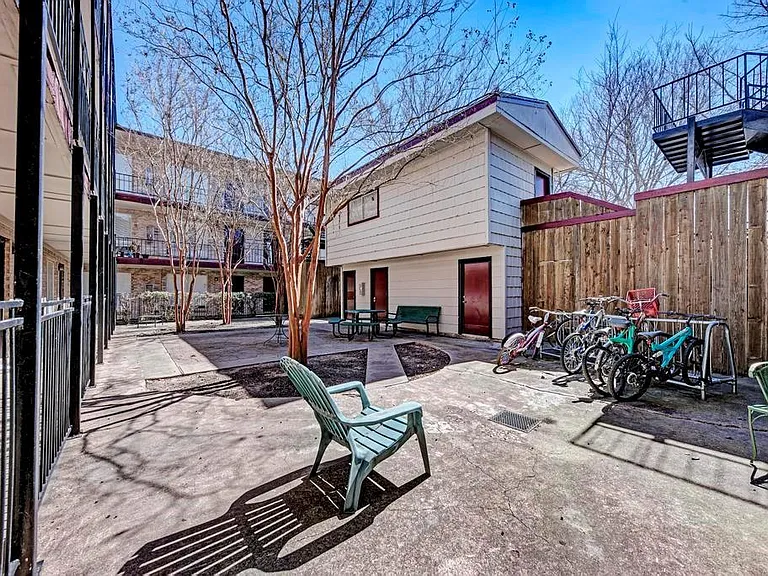 2207 Leon St #109A — Photo 9