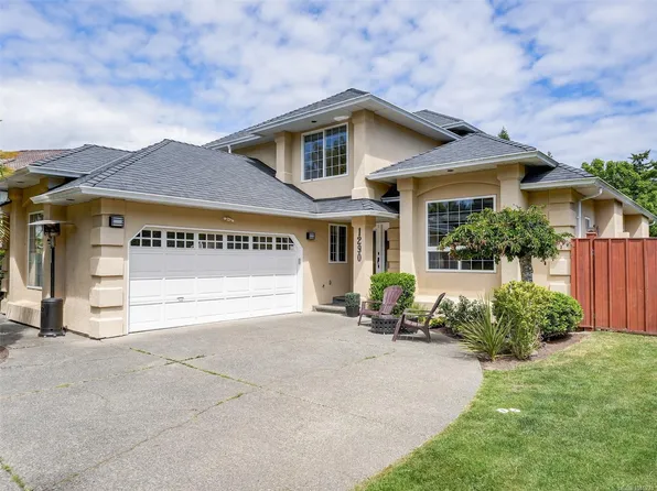 1290 Les Mdws, Saanich, BC V8X 5G4