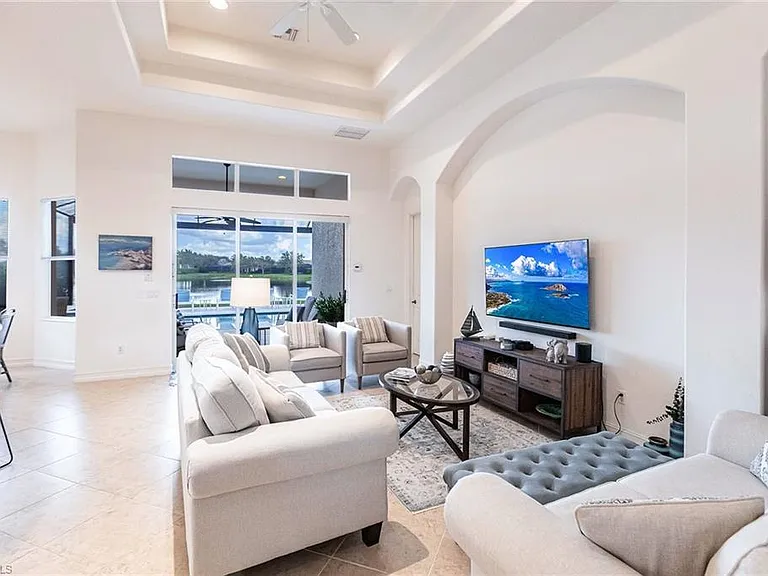 7863 Valencia Ct — Photo 11
