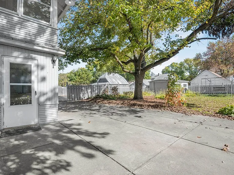 502 Park St S — Photo 25