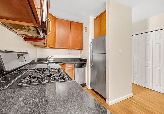 4th image of 30 E 38th St APT 6C