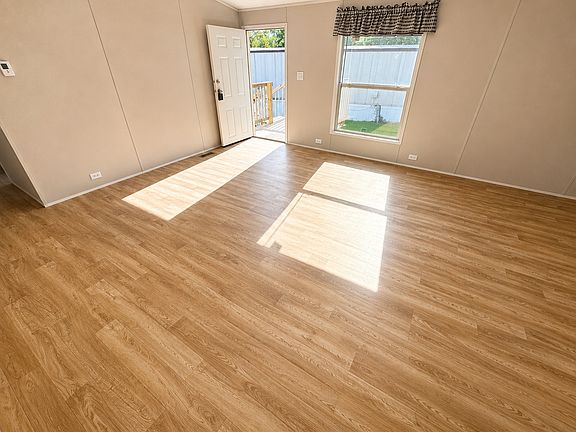 5th image of 28925 360th St Unit 15