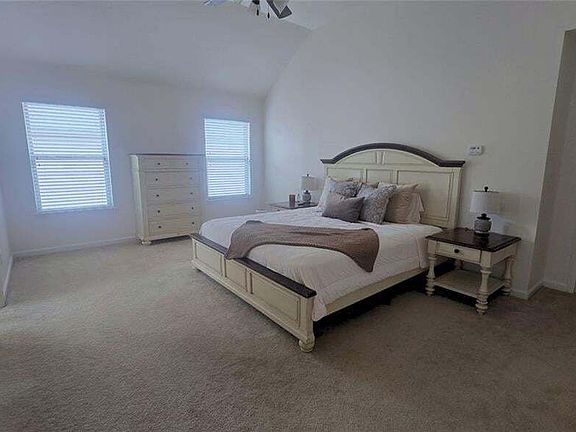 4th image of 14 Madrid Ave