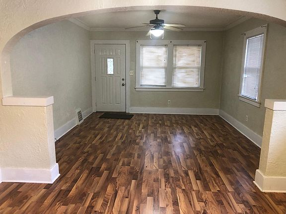 2nd image of 811 W Maywood Ave