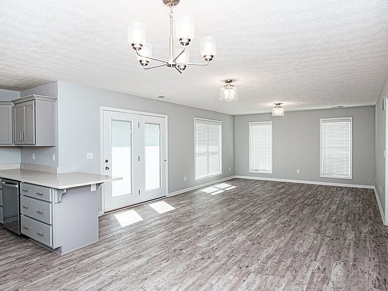500 Eagle Pointe Dr — Photo 11