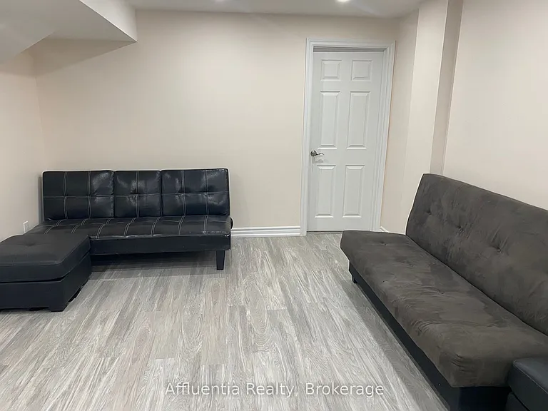 159 Warnford Cir — Photo 4