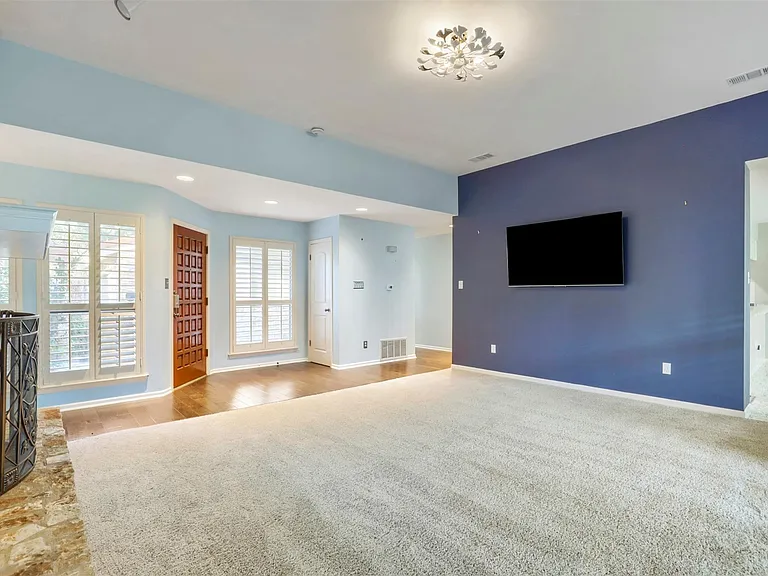 208 Crescent Blf — Photo 5