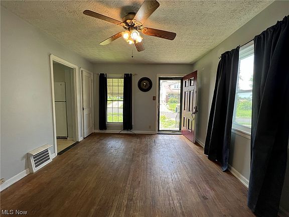 4th image of 1385 Burkhardt Ave