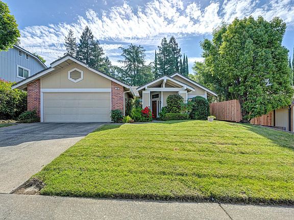 3rd image of 129 Rambling Dr
