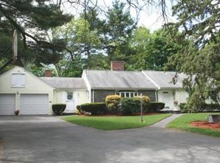 7 Park St, Lynnfield, MA 01940