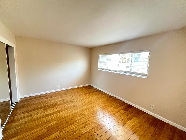 2637 Centinela Ave — Photo 11