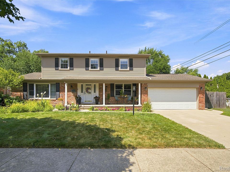 1st image of 41138 Crestwood Dr