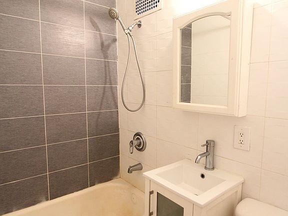 3rd image of 206 W 132nd St #1