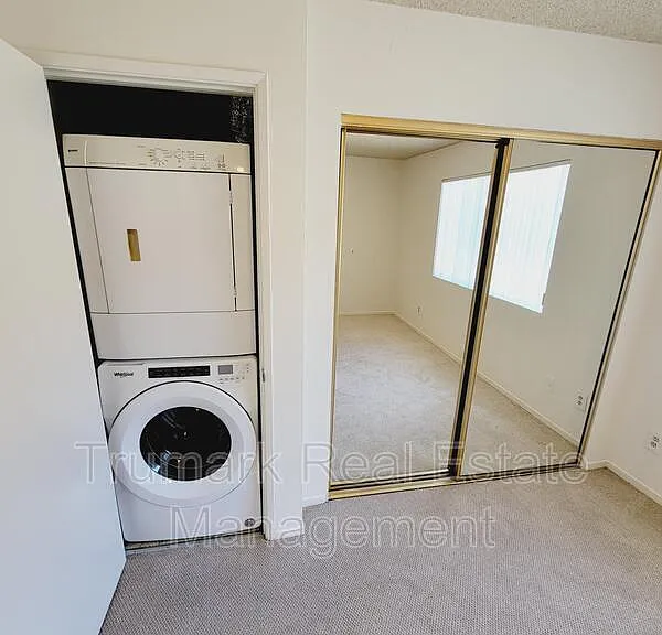 553 E Orange Grove Ave #D — Photo 8