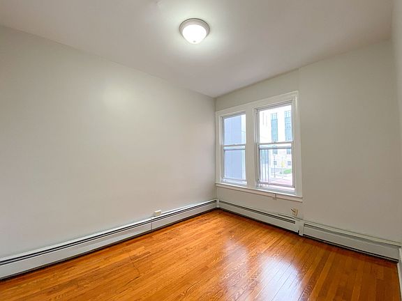 5th image of 291 Buckingham St #B3