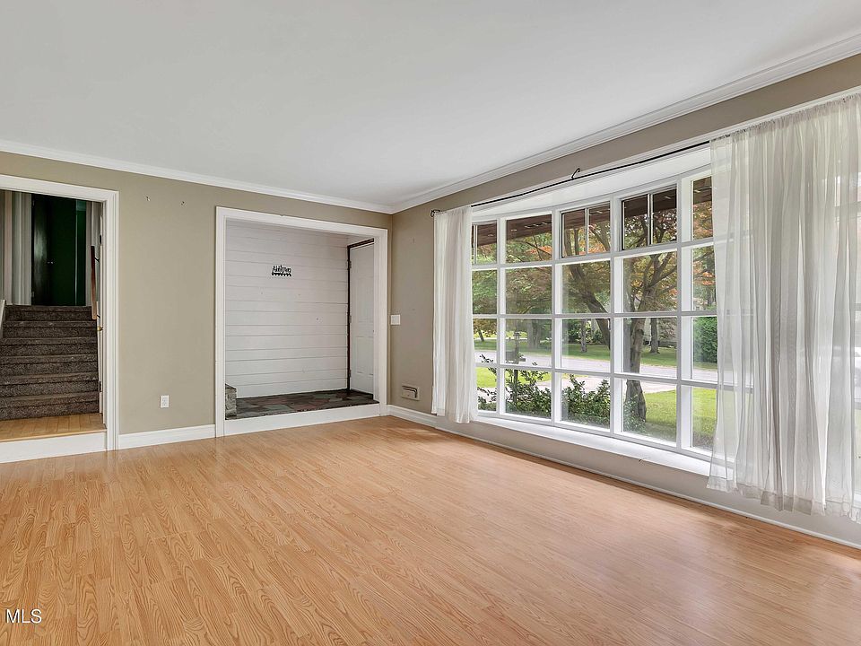 @さま 1929 Hexam Road, Niskayuna, NY 12309 | Zillow