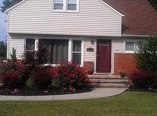 378 Fairway Blvd, Willowick, OH 44095