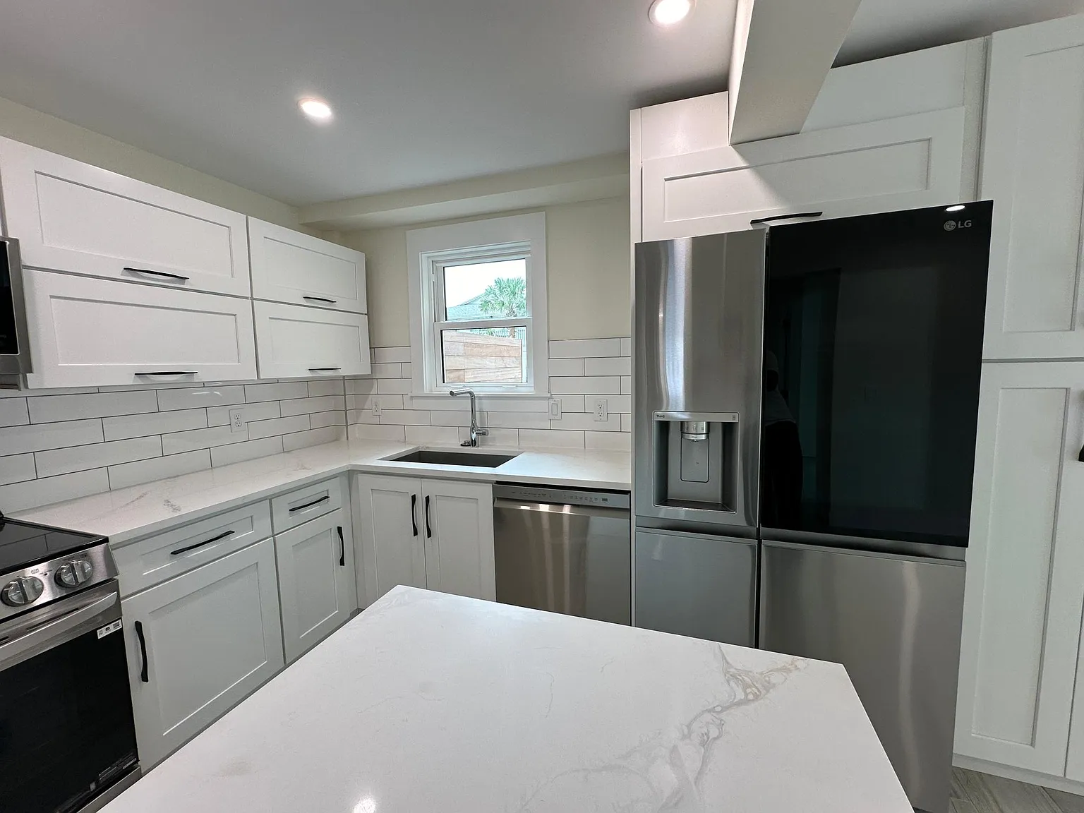 2 bed, 604 sqft, $2,500 — Photo 2