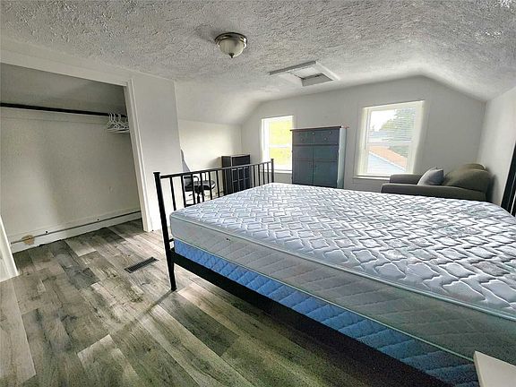 5th image of 114 Charles St #B