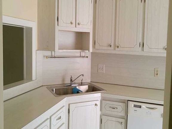 5th image of 1200 SW 12th St APT 203
