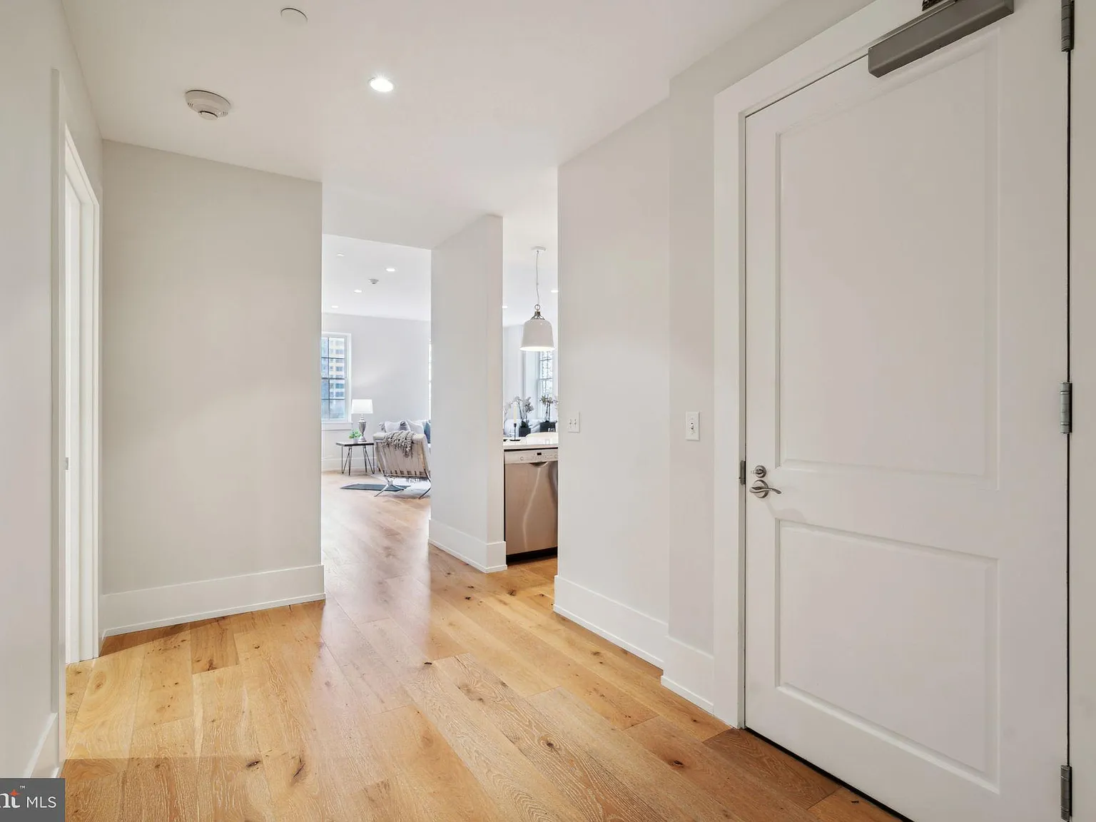 2 bed, 2.0 bath, 1485 sqft, $6,950 — Photo 2