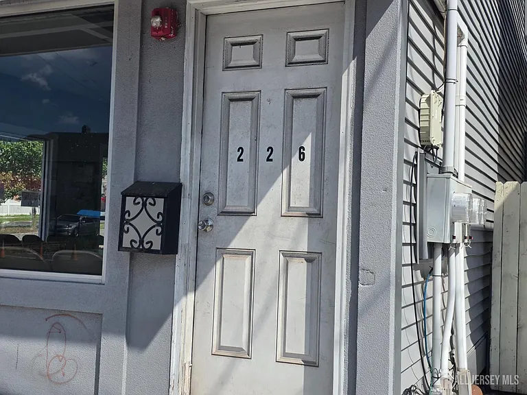 226 French St #2NDFL — Photo 2