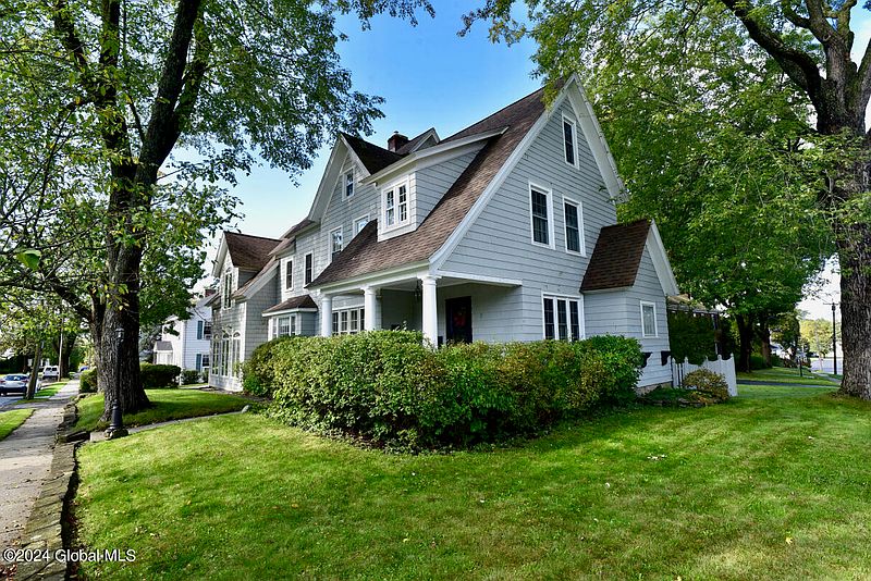 3rd image of 6 Oak Lane
