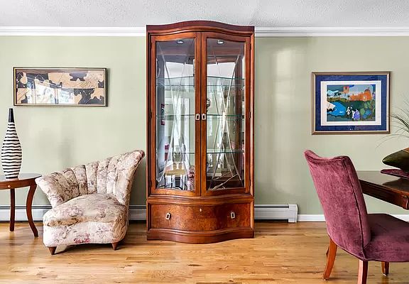 4th image of 48 Underhill Ave