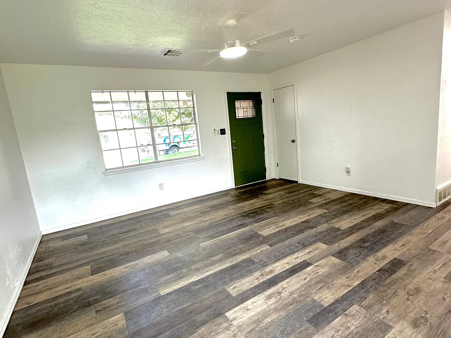 3 bed, 1200 sqft, $1,550 — Photo 3