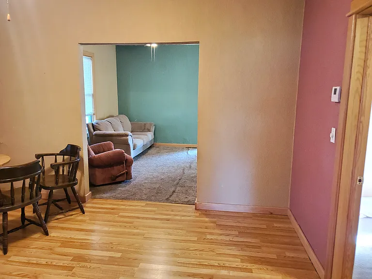 105 Franklin St W — Photo 20