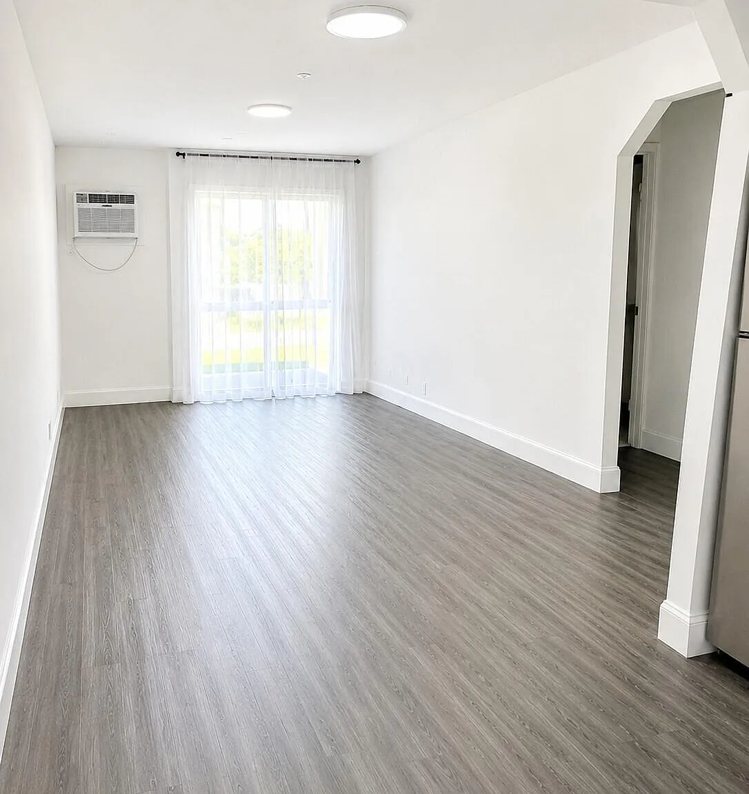 2 bed, 1.0 bath, 698 sqft, $1,700 — Photo 2