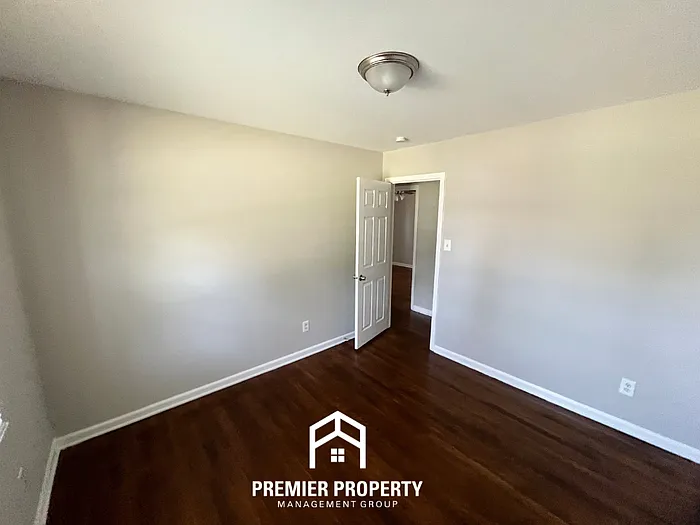 1352 Winfield Ave — Photo 15