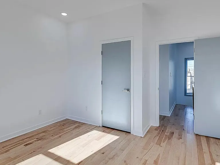 1719 Arlington St — Photo 19