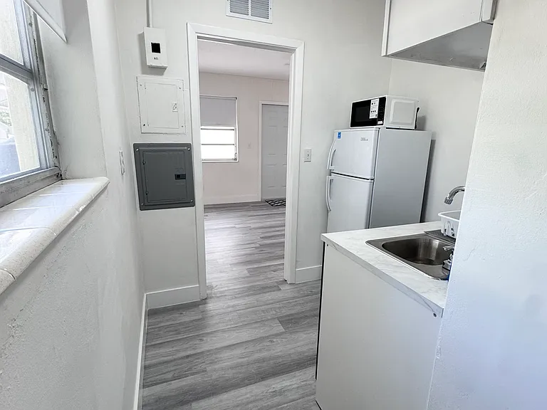 1030 Superior St #2 — Photo 10
