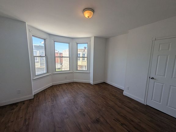3rd image of 2214 Yelland St