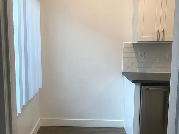4th image of 1932 W 25th St APT 17