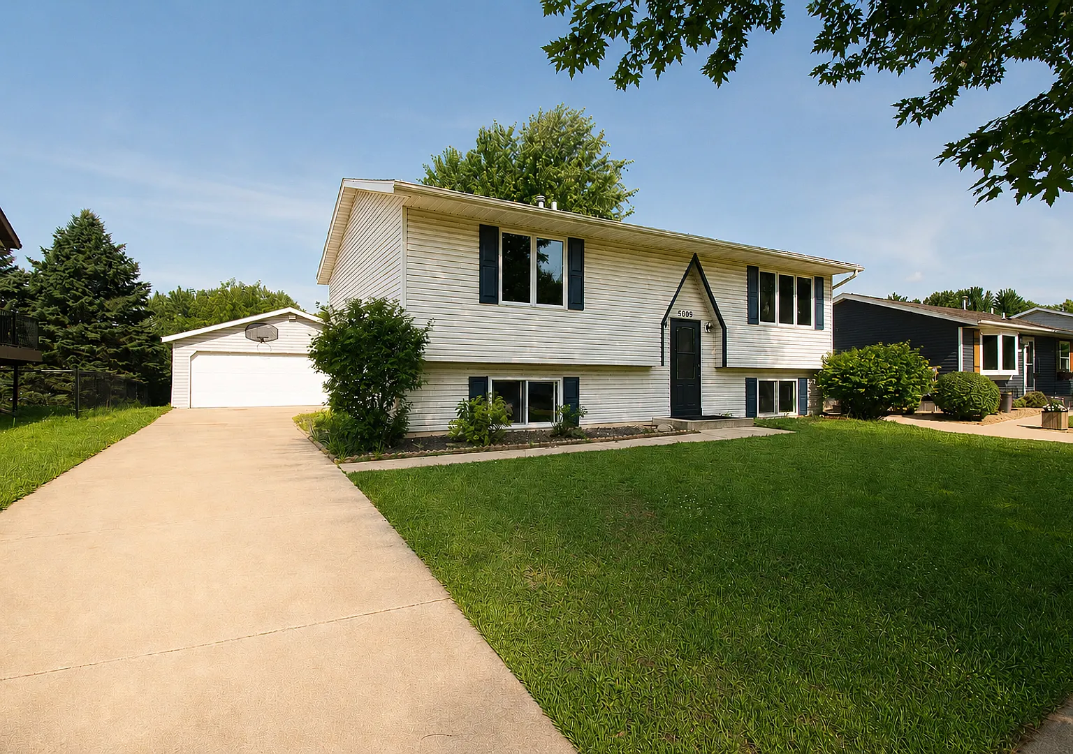 4-Bedroom NW Rochester Home with Central A/C & 2-Car Garage — Photo 1