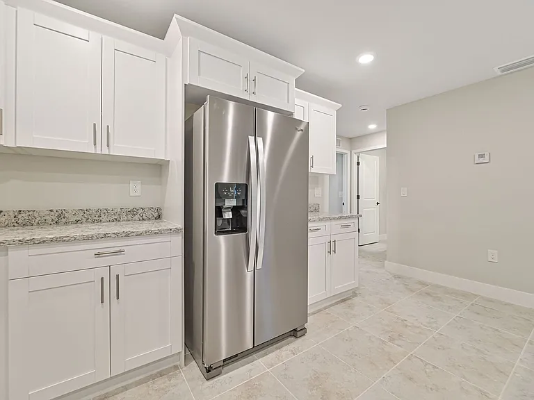 6076 Lacota Ave — Photo 5