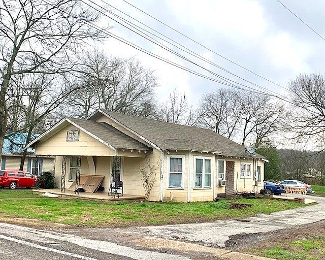 2nd image of 209 Shelbyville Mills Rd