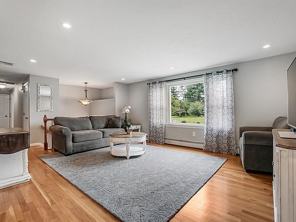5th image of 39 Indian Meadow Dr
