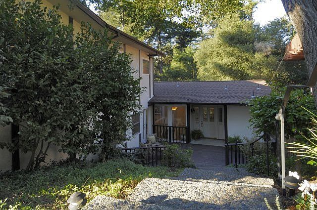 Beautiful landscaped front garden
