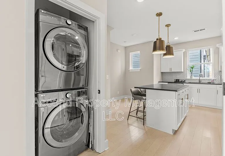 3155 Saint Elmo Ave #10 — Photo 16