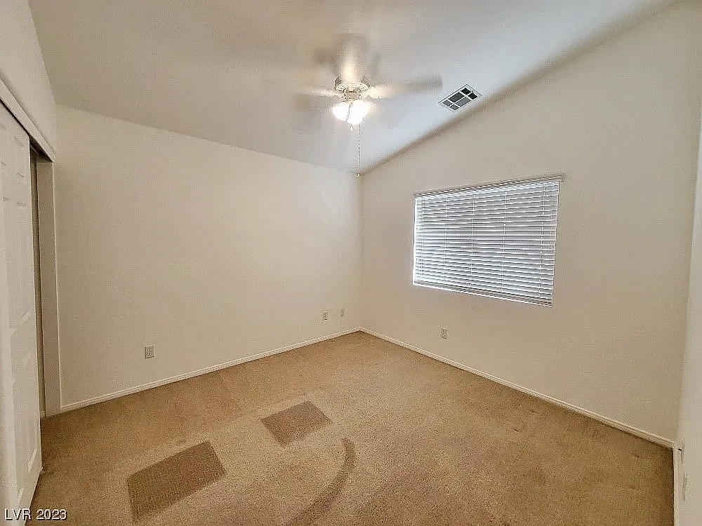 4 bed, 2320 sqft, $800 — Photo 4