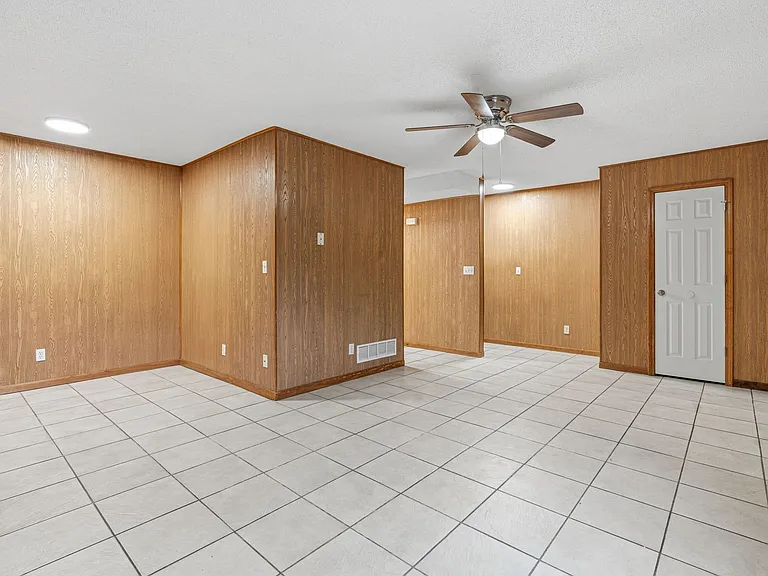 Mid-Town Apartments — Photo 100