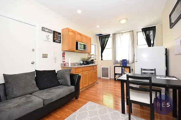 Rented by RES New York | media 4